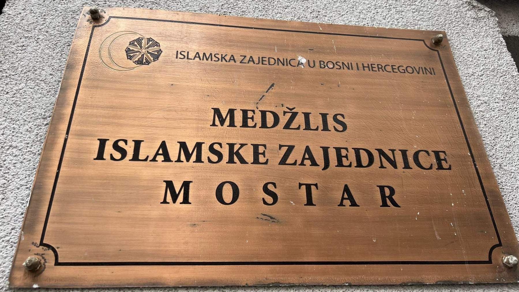 MIZ Mostar.jpg - Bez najave i obrazloženja: Betonski križevi u haremu Kantarevac otvorili brojna pitanja